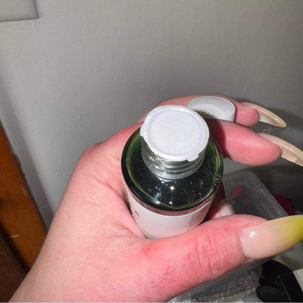 Shampoo - Picture 3 of 3